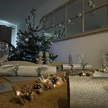 The Bay, Filey, Moonshine 파일리