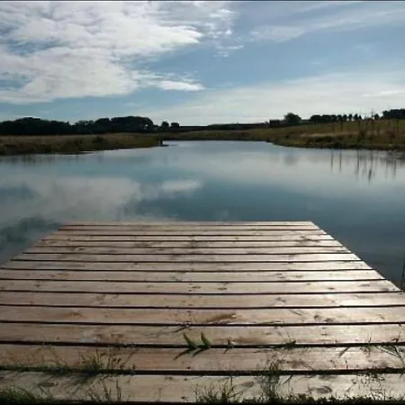 The Bay, Filey, Moonshine Nyaraló