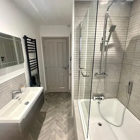 The Bay, Filey, Moonshine Nyaraló