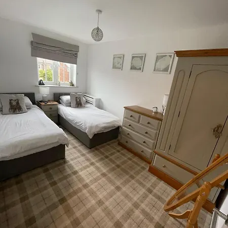 The Bay, Filey, Moonshine Nyaraló